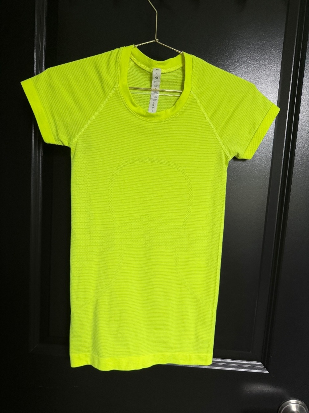 Lululemon Swiftly Tech Short-Sleeve Shirt 2.0 Hip Length -size 2
